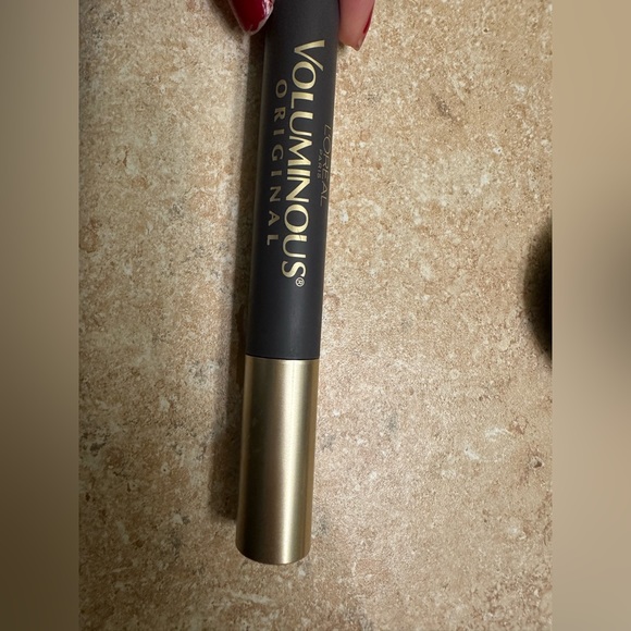 L’Oréal Paris Voluminous Original Mascara - 5 for $25 for items marked with ⭐️ - Picture 3 of 7